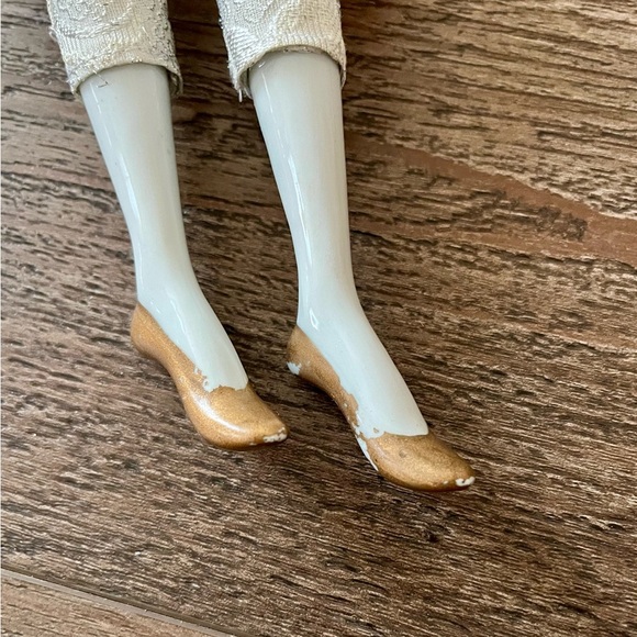 Elegant Harlequin Doll in Pastel Costume - Picture 5 of 11